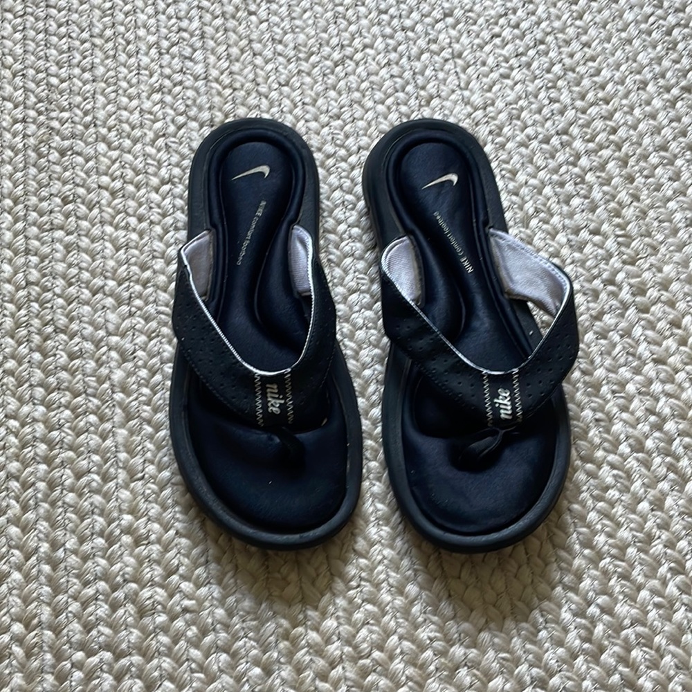 Women’s Nike Sandals Black Size 7